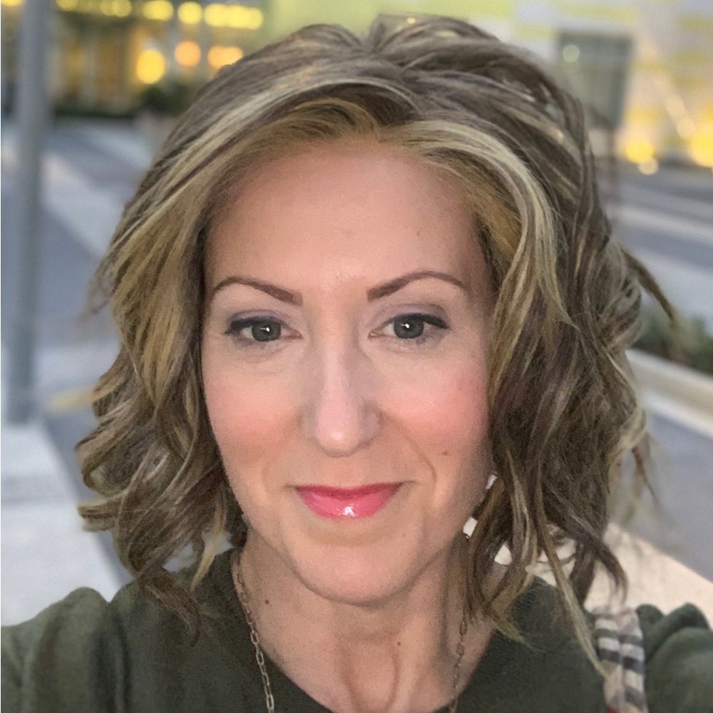 NEW RAQUELWELCH EDITOR’S PICK WIG